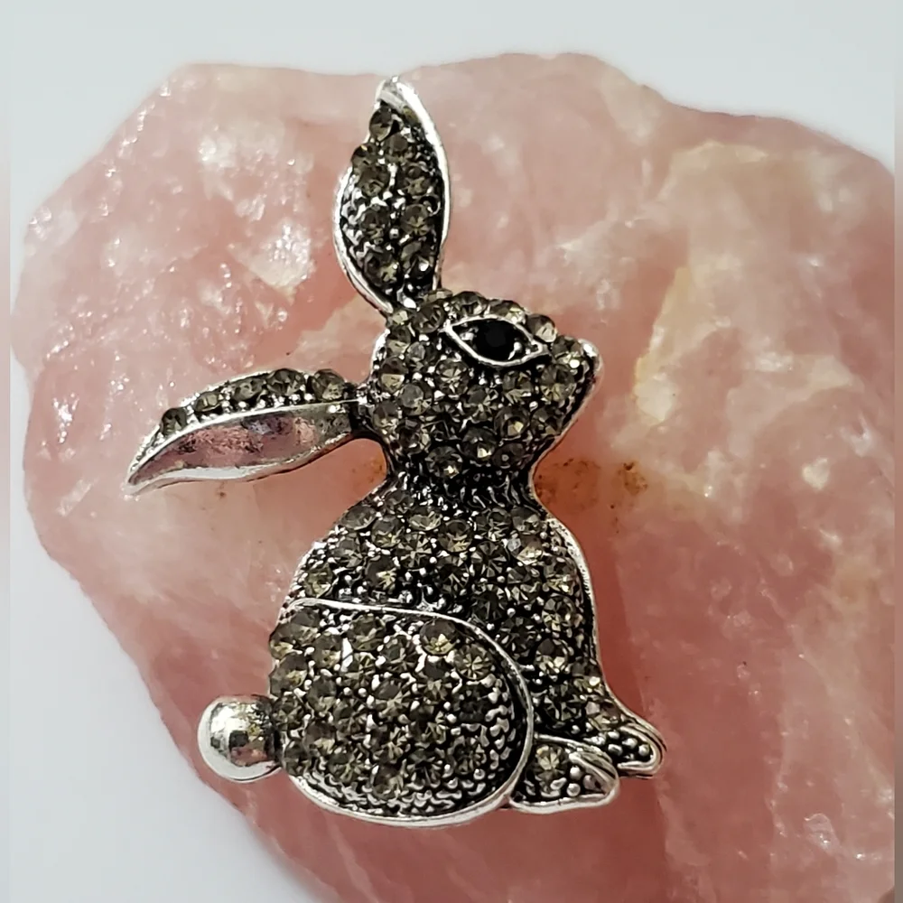 Bunny rabbit brooch Crystals sparkly gray smoky silver small pin Easter spring - Picture 2 of 8
